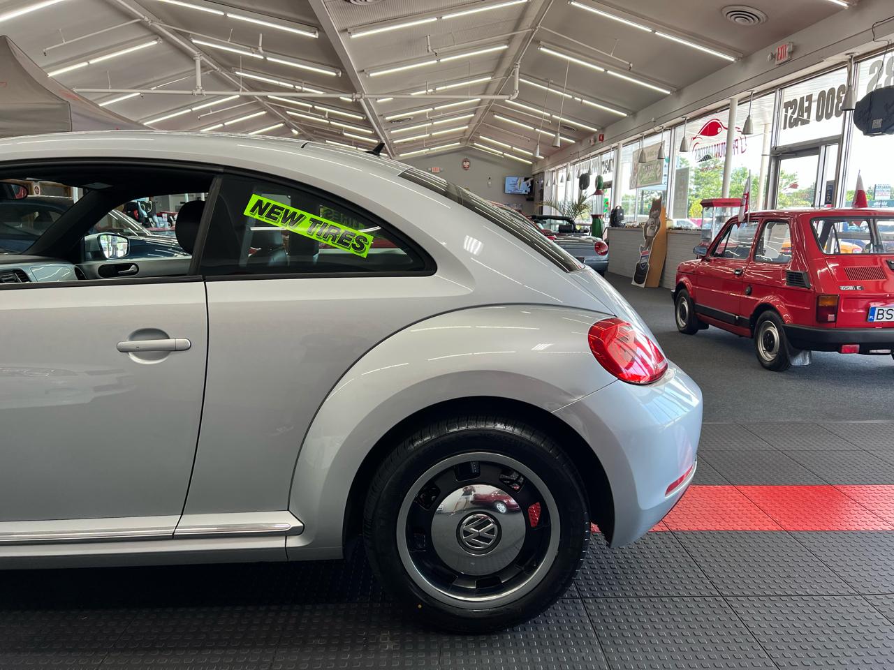 Volkswagen Beetle 2dr Cpe Auto 2.5L PZEV 2012