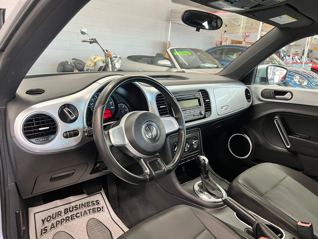 Volkswagen Beetle 2dr Cpe Auto 2.5L PZEV 2012