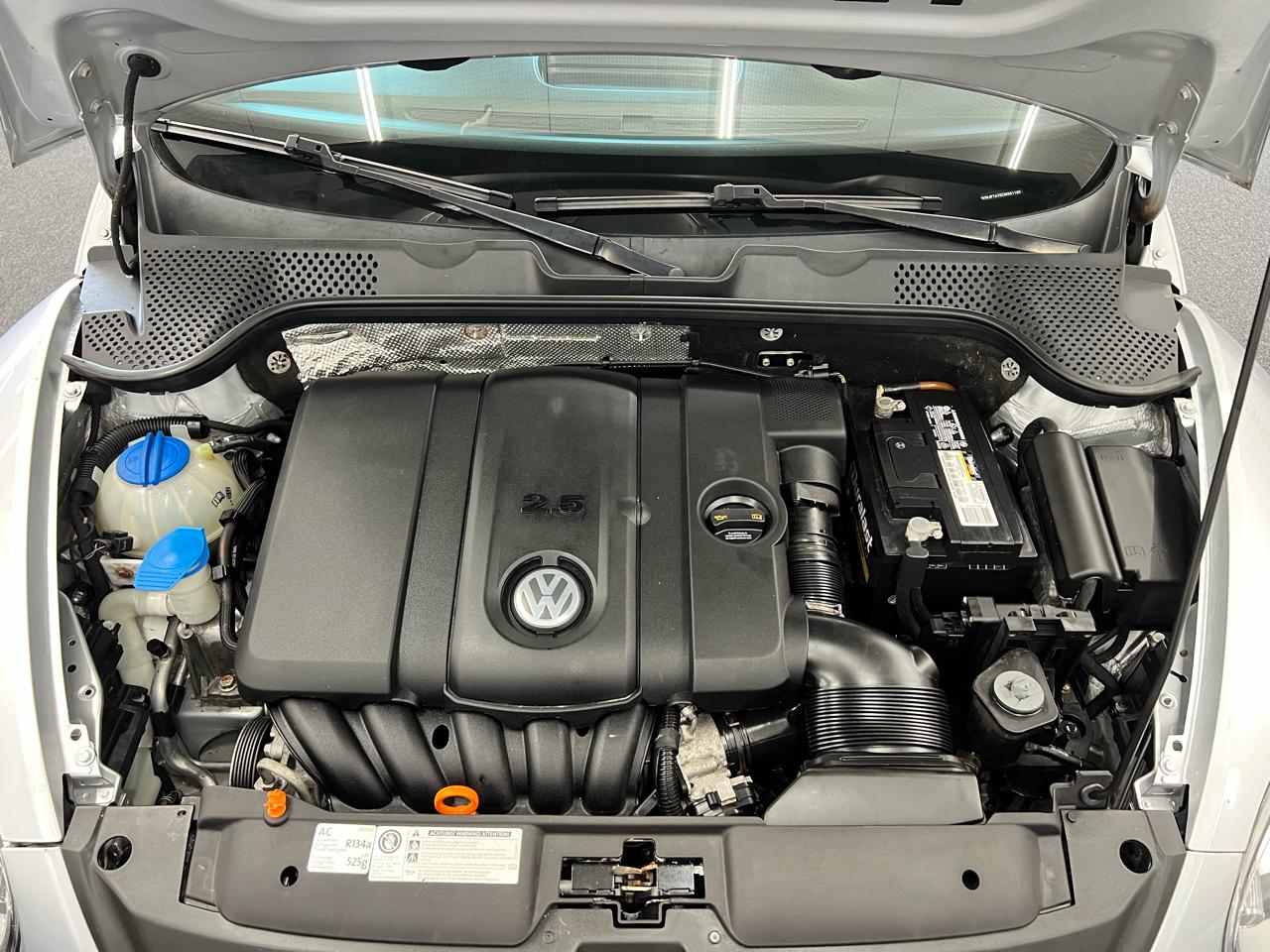 Volkswagen Beetle 2dr Cpe Auto 2.5L PZEV 2012