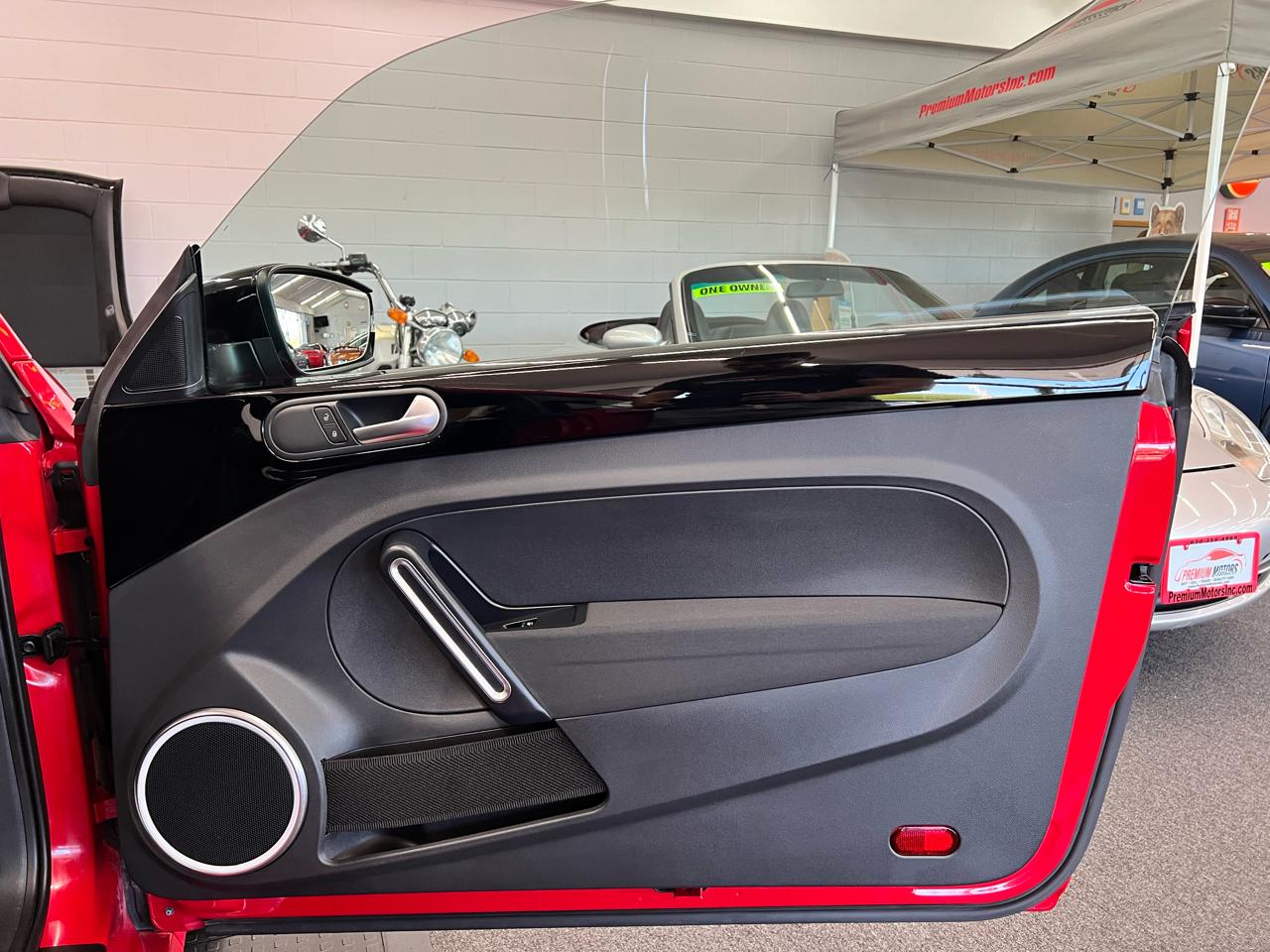Volkswagen Beetle  2012