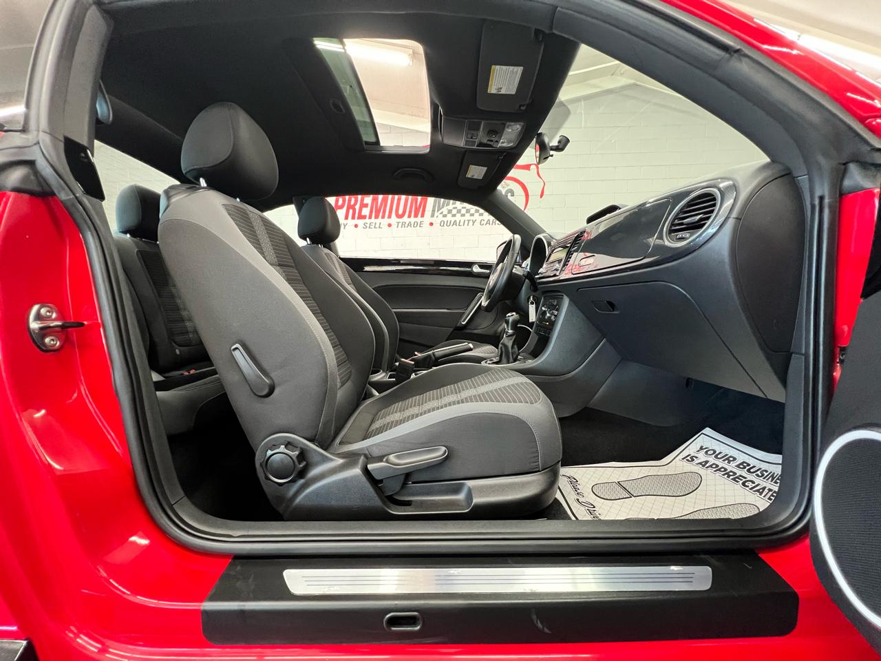 Volkswagen Beetle  2012