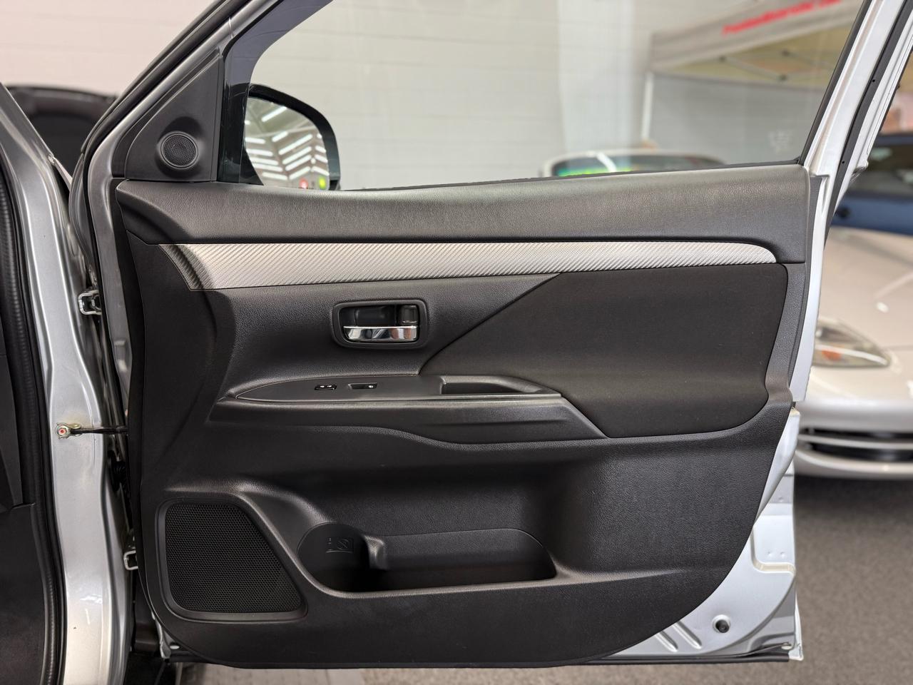 Mitsubishi Outlander  2018