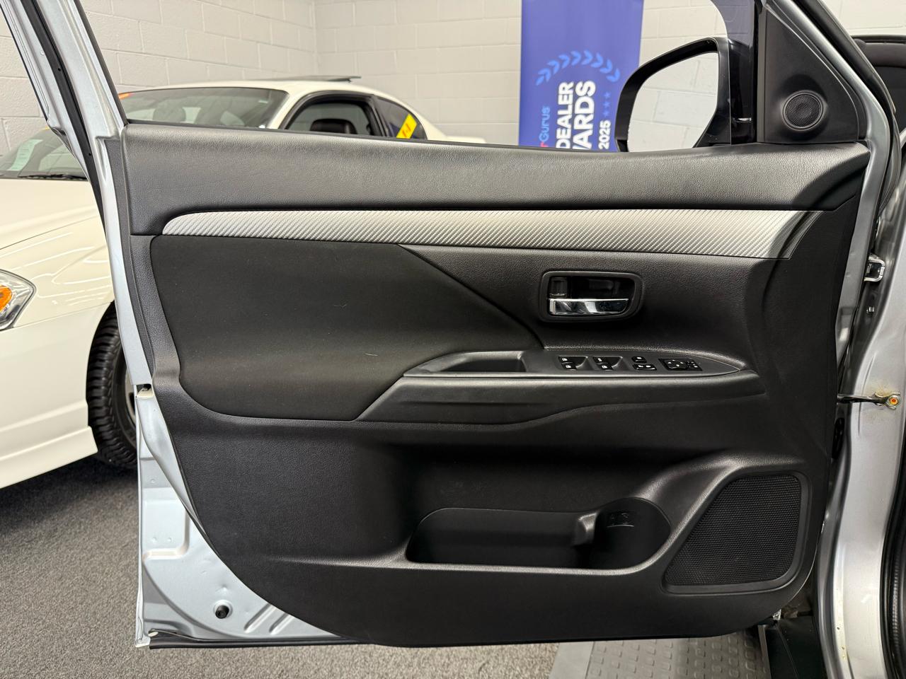 Mitsubishi Outlander  2018