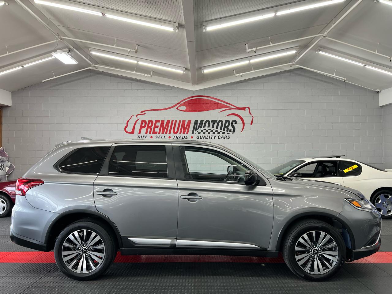Mitsubishi Outlander  2020