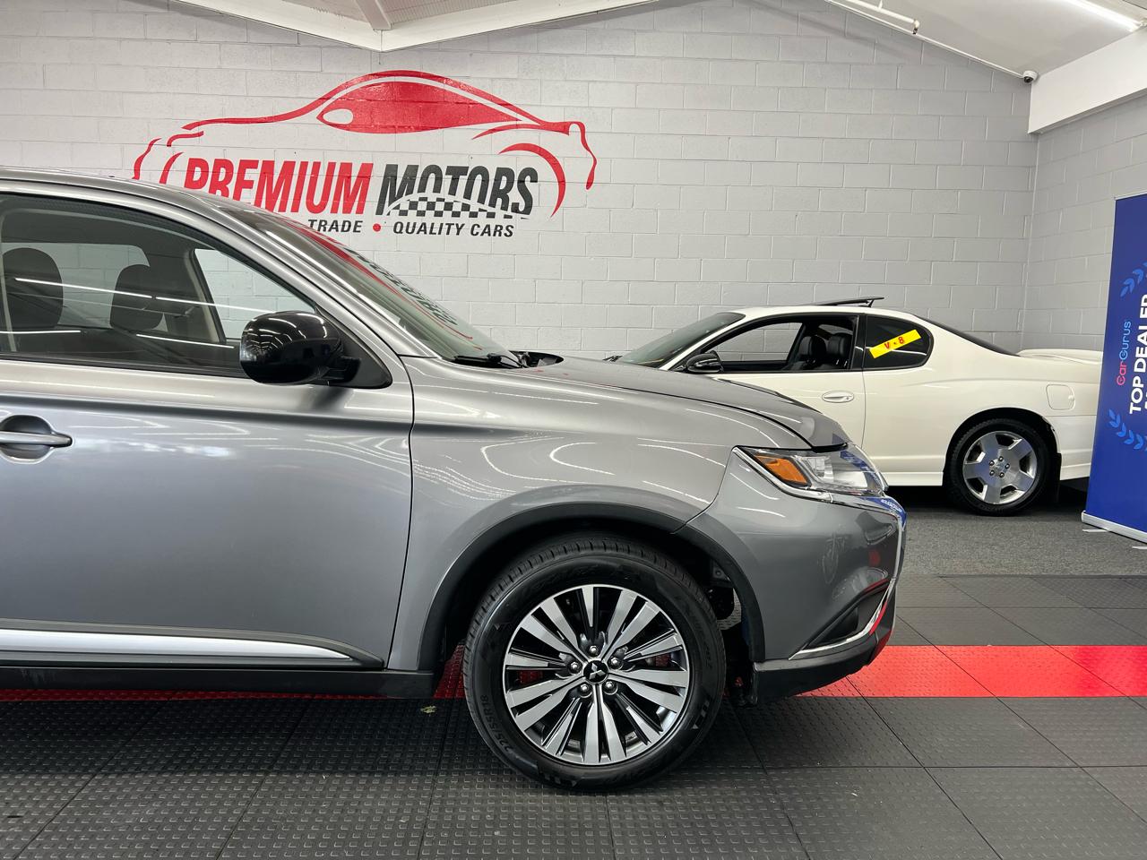 Mitsubishi Outlander  2020
