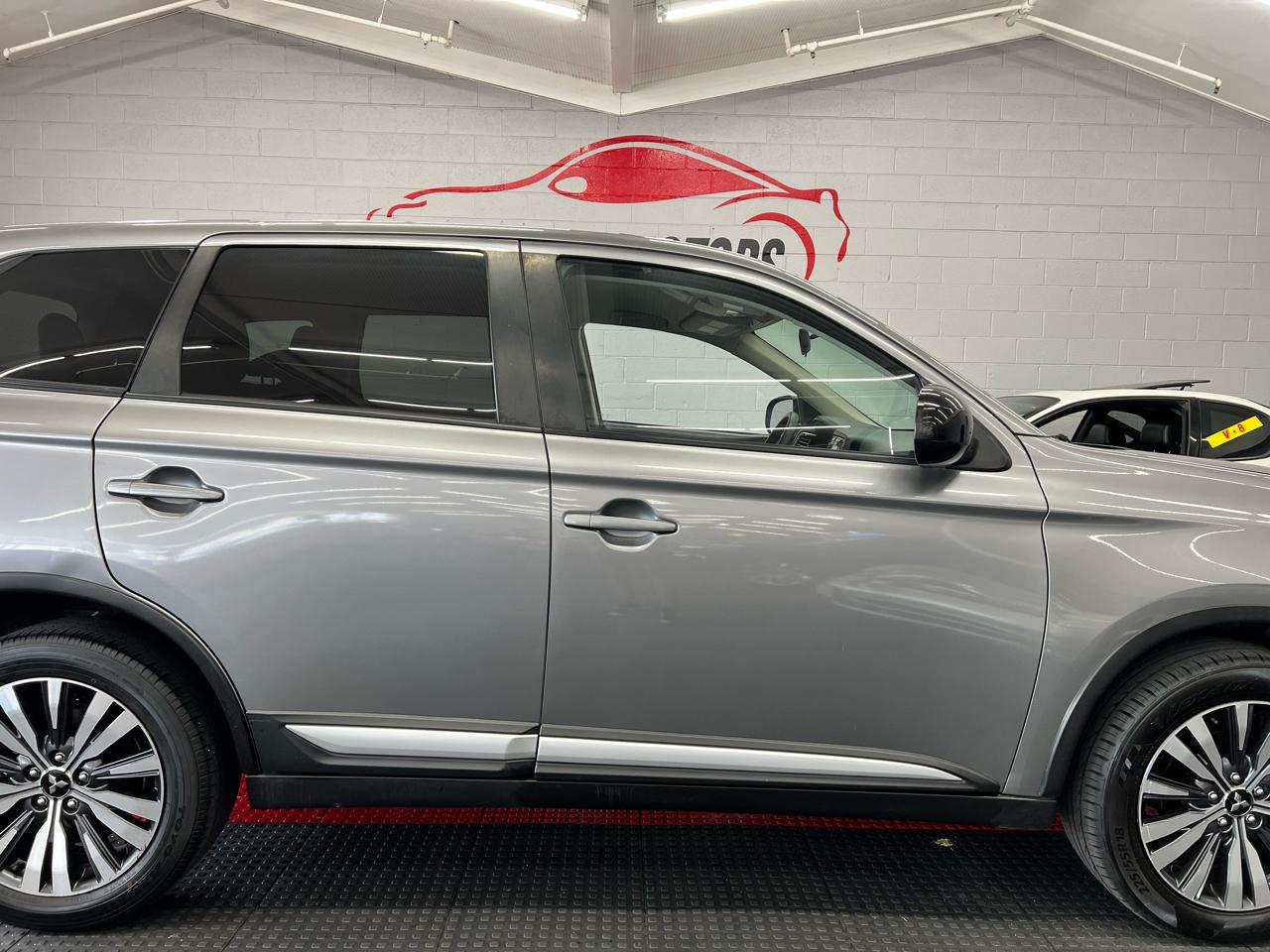 Mitsubishi Outlander  2020