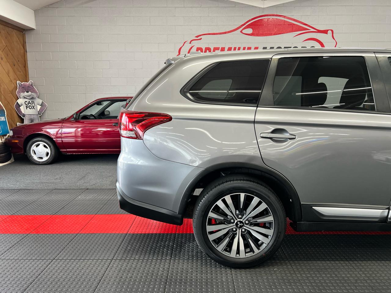 Mitsubishi Outlander  2020