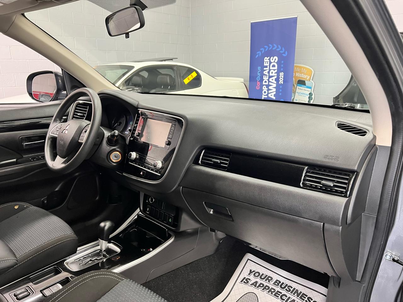 Mitsubishi Outlander  2020