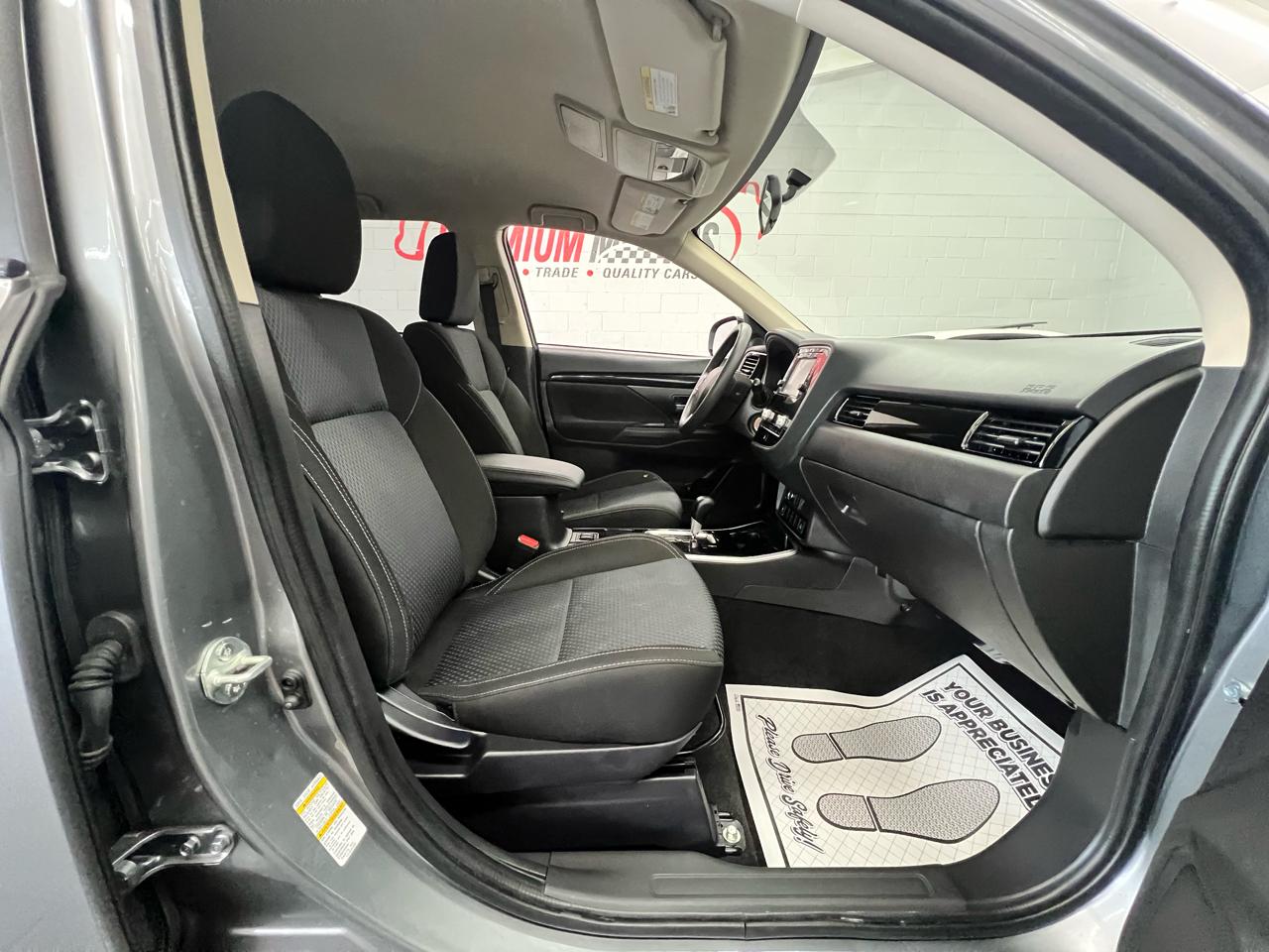 Mitsubishi Outlander  2020