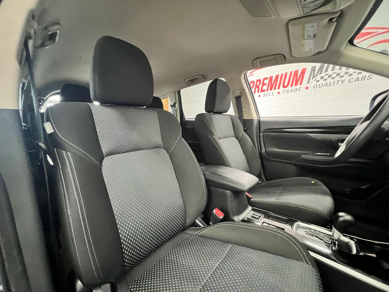 Mitsubishi Outlander  2020