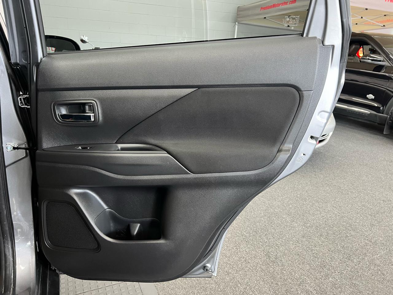 Mitsubishi Outlander  2020