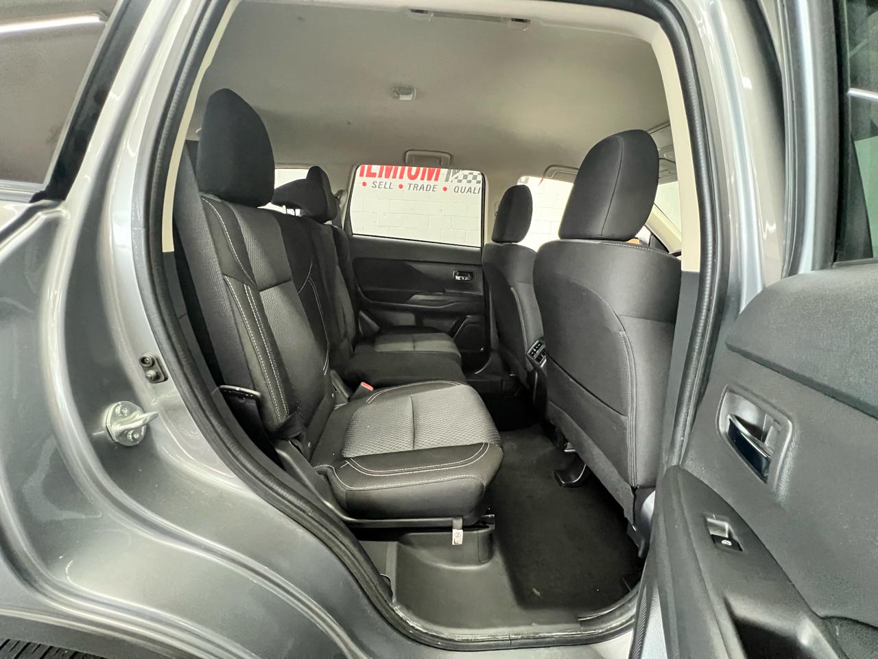 Mitsubishi Outlander  2020