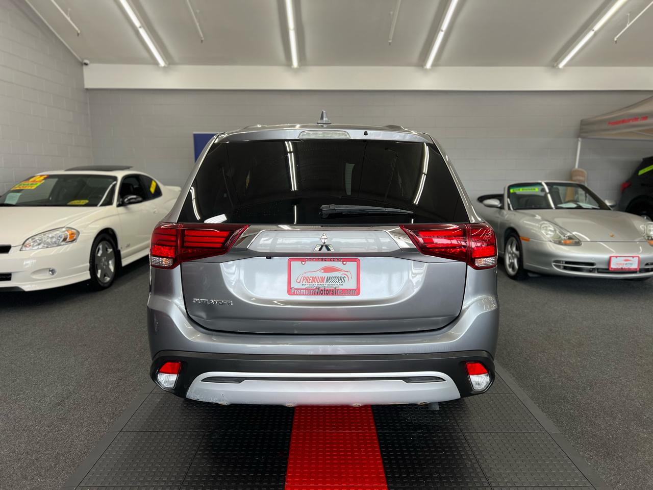Mitsubishi Outlander  2020