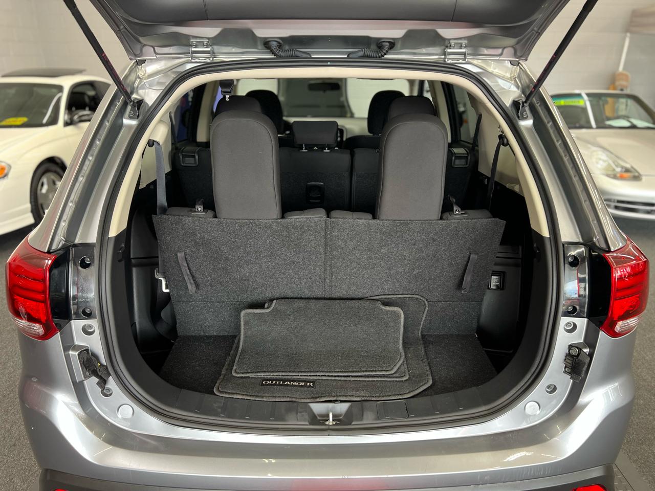 Mitsubishi Outlander  2020