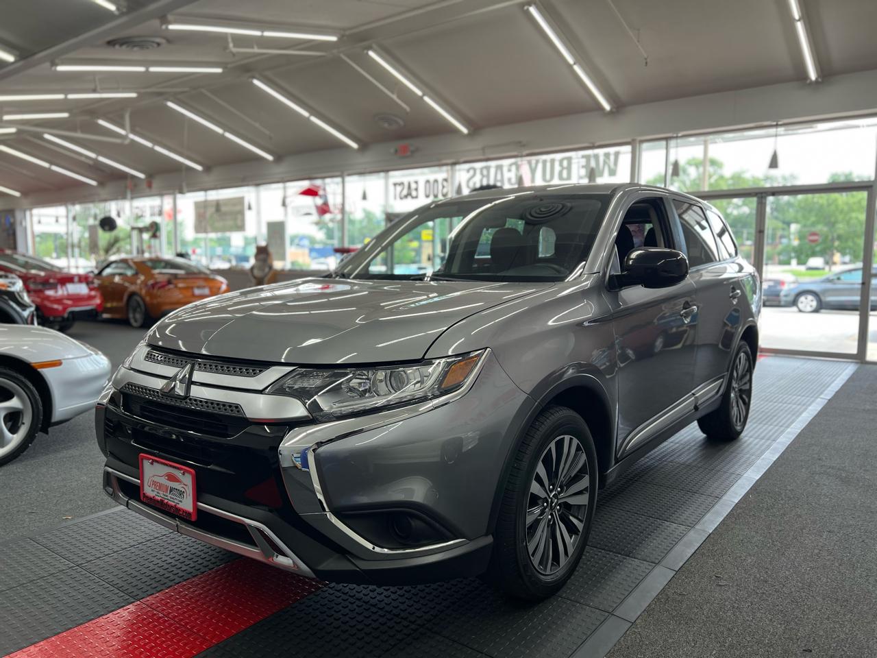 Mitsubishi Outlander  2020