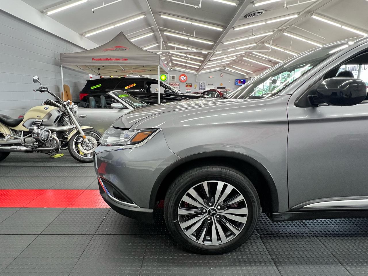 Mitsubishi Outlander  2020