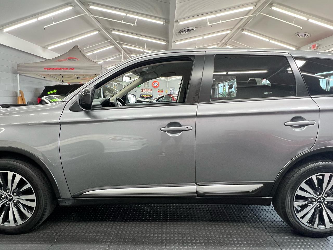 Mitsubishi Outlander  2020