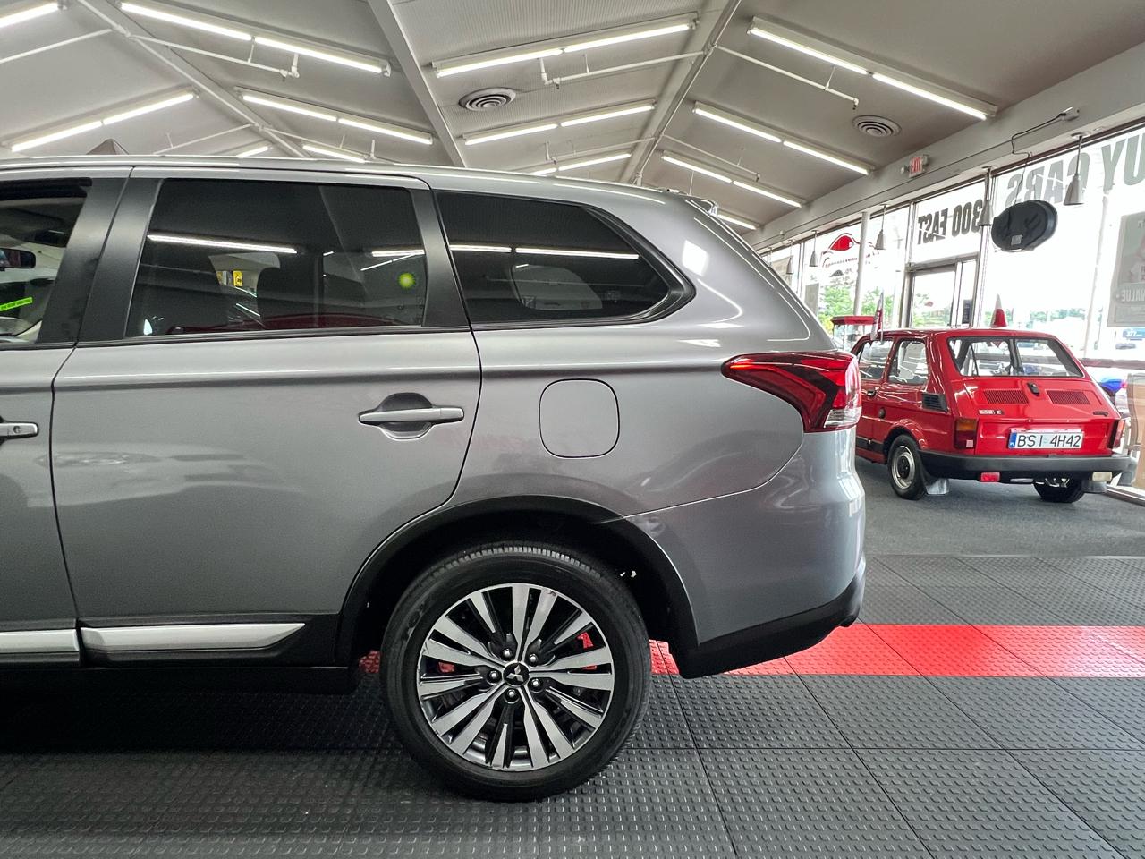 Mitsubishi Outlander  2020