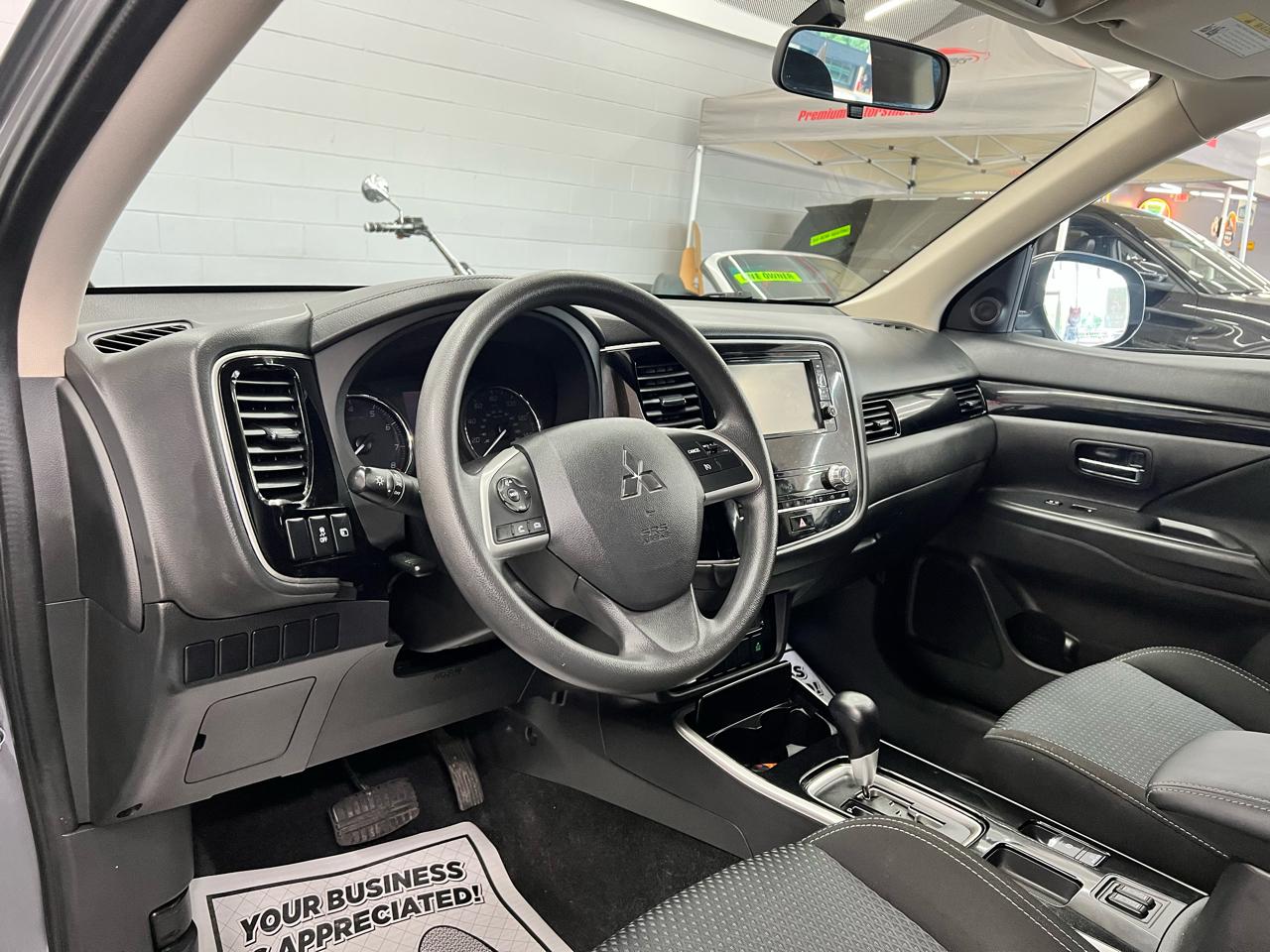 Mitsubishi Outlander  2020