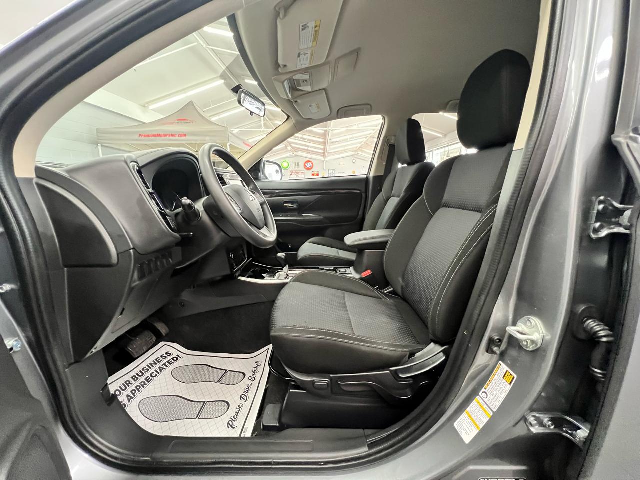 Mitsubishi Outlander  2020