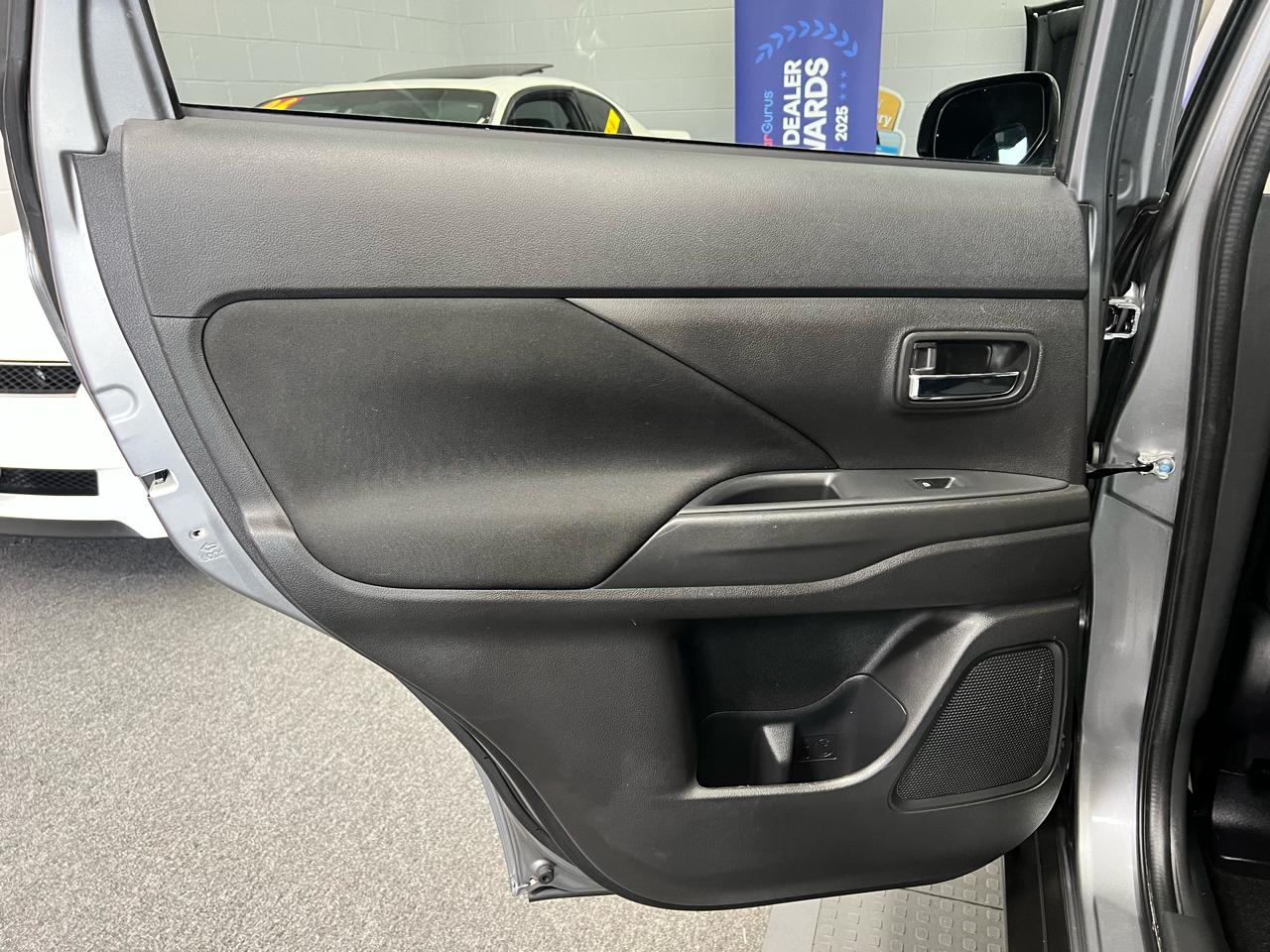 Mitsubishi Outlander  2020