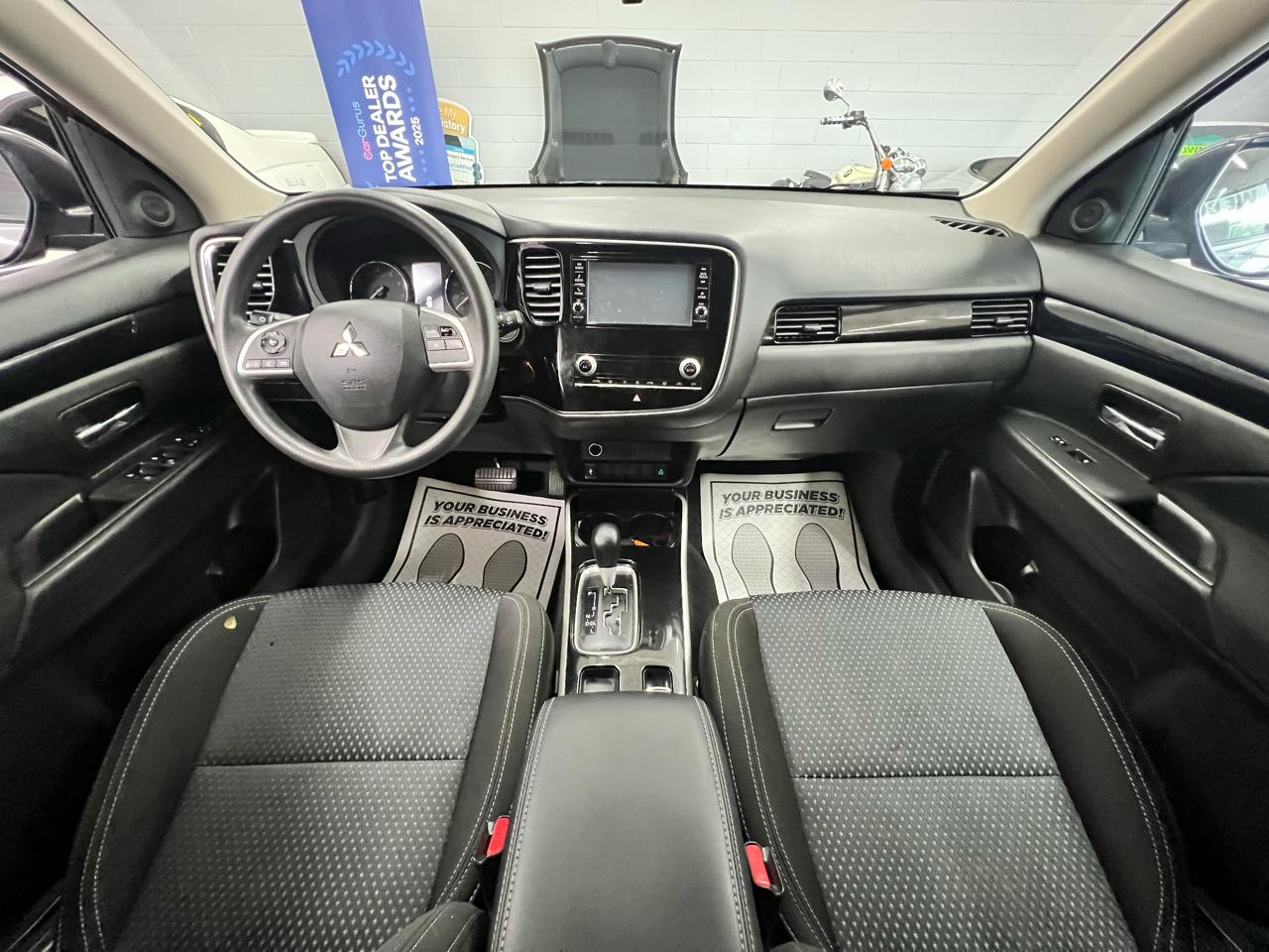 Mitsubishi Outlander  2020