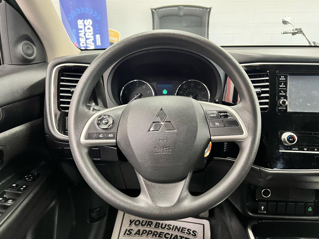 Mitsubishi Outlander  2020