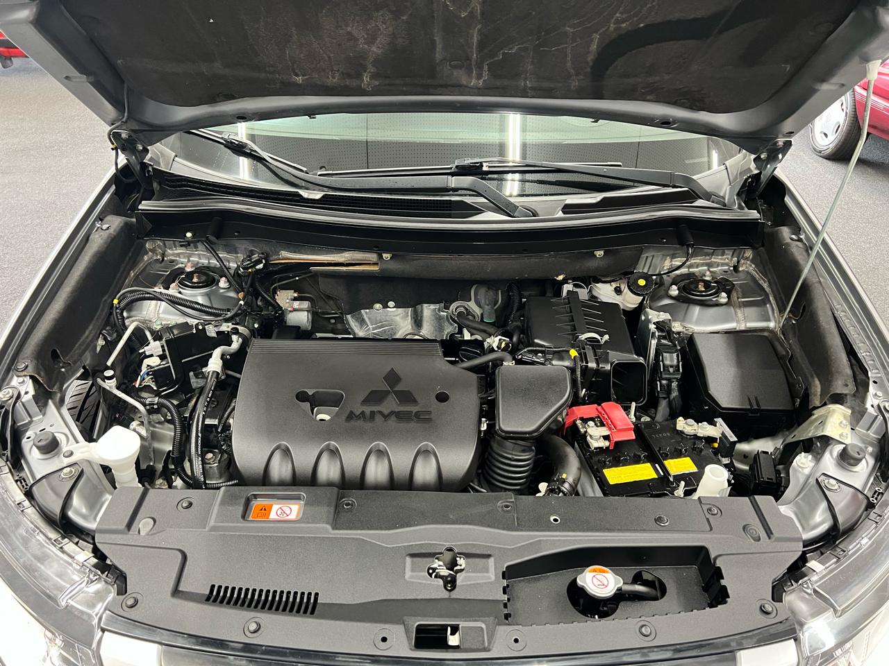 Mitsubishi Outlander  2020