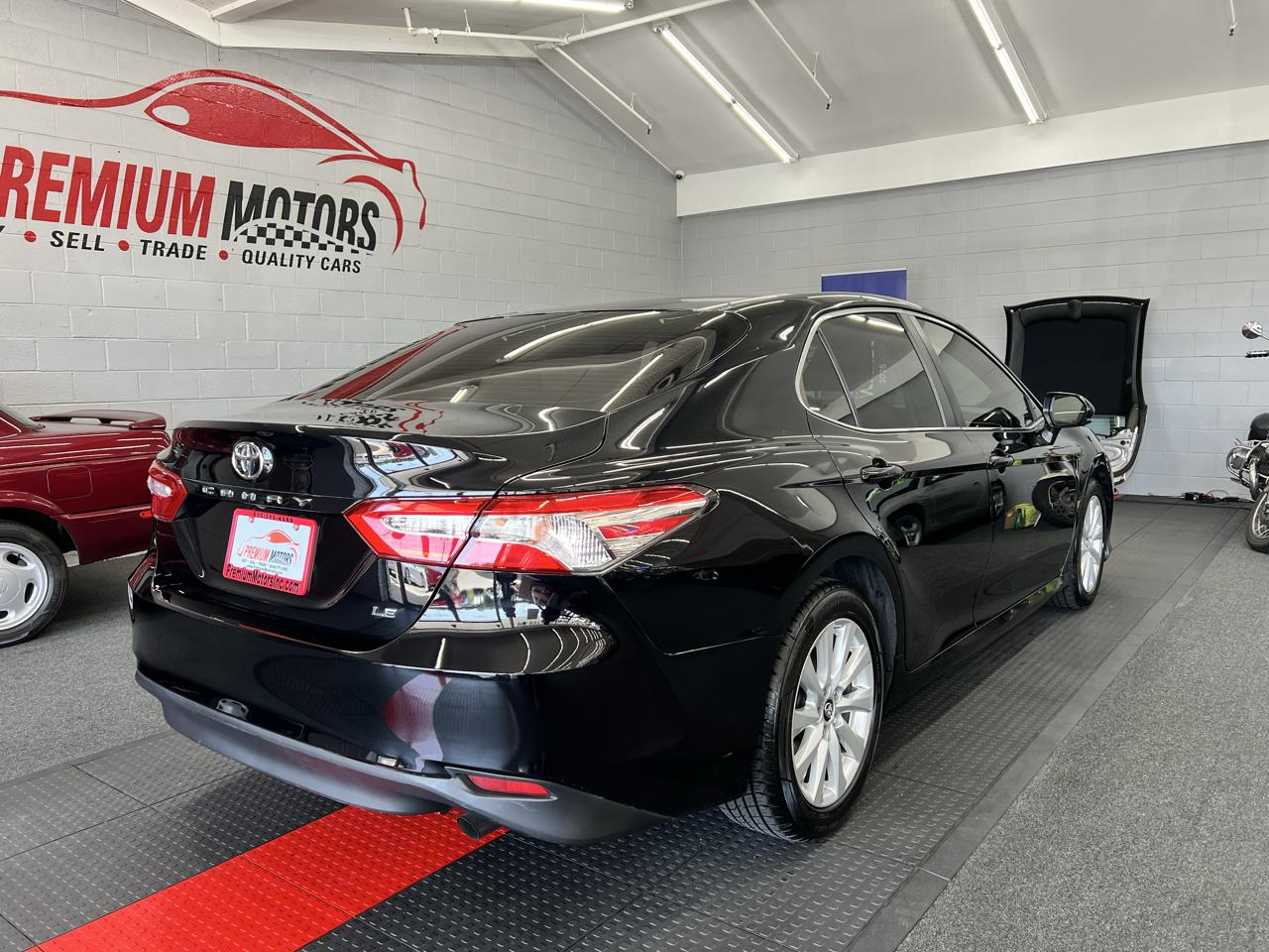 Toyota Camry 4dr Sdn LE Auto 2018