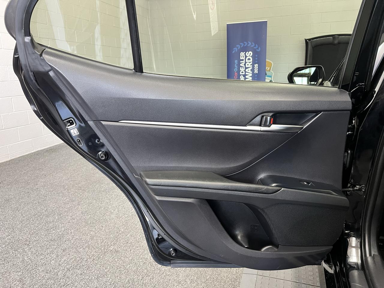 Toyota Camry 4dr Sdn LE Auto 2018