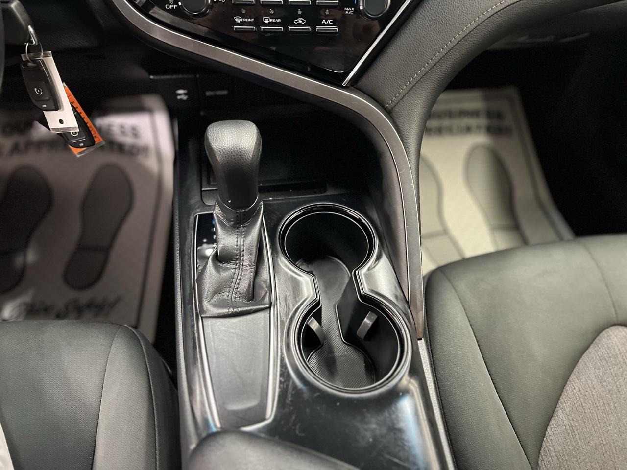 Toyota Camry 4dr Sdn LE Auto 2018