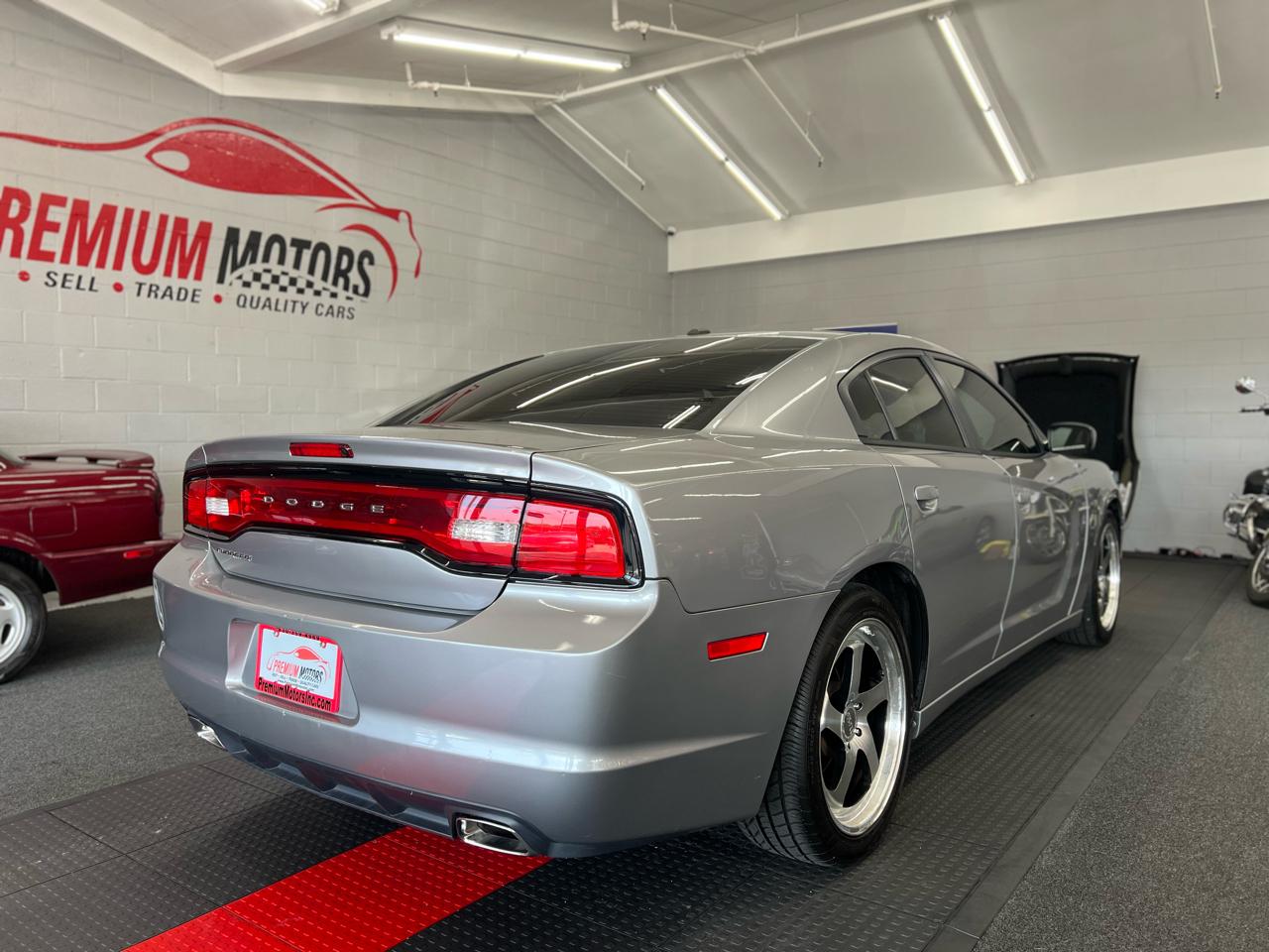 Dodge Charger SE 2014