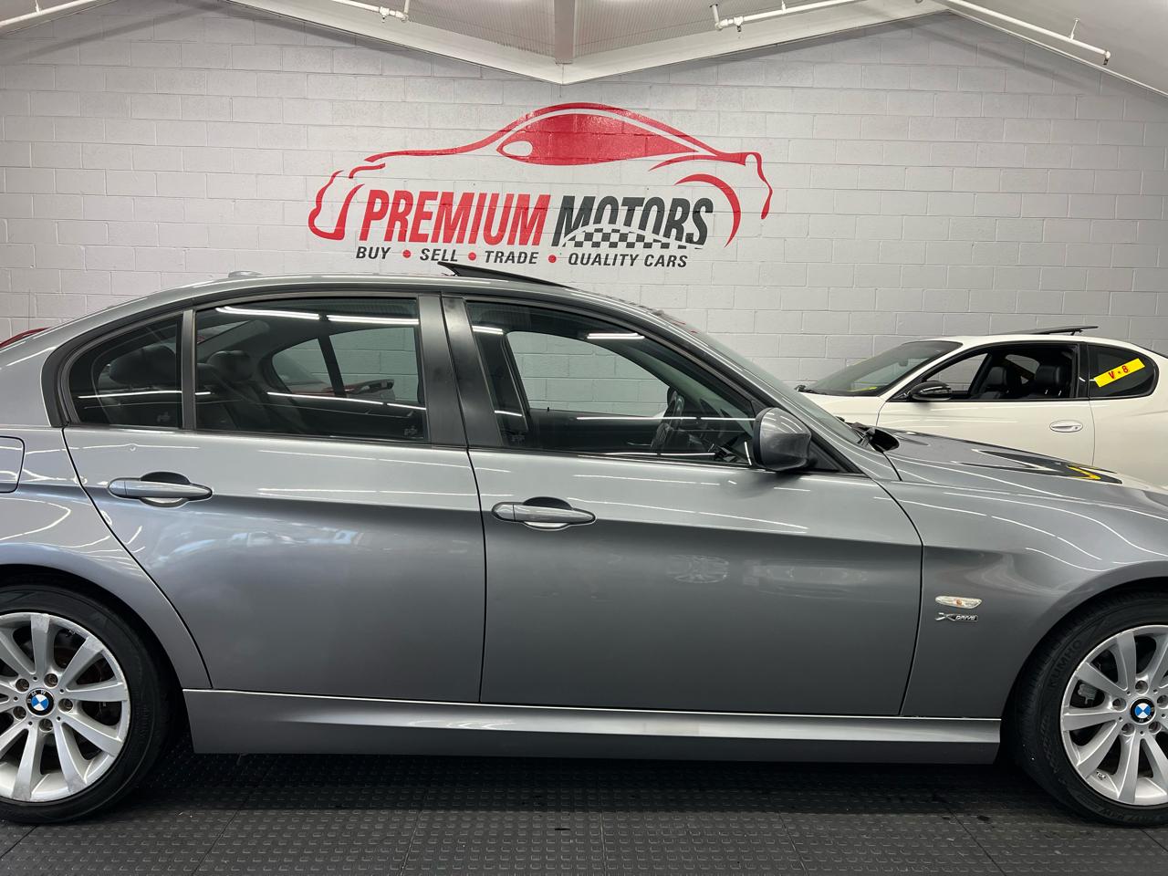 BMW 3-Series  2011