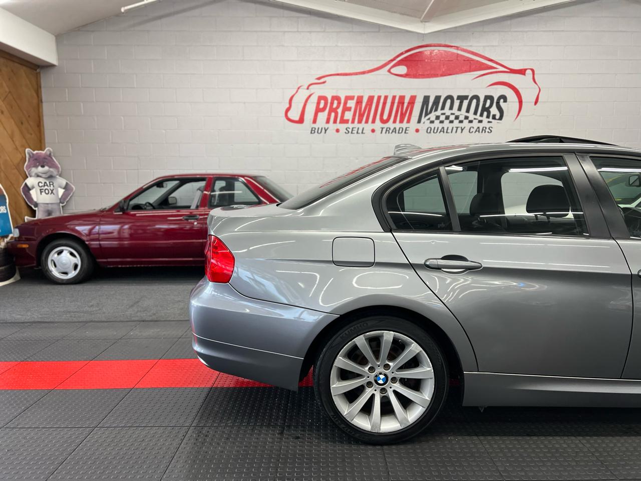 BMW 3-Series  2011
