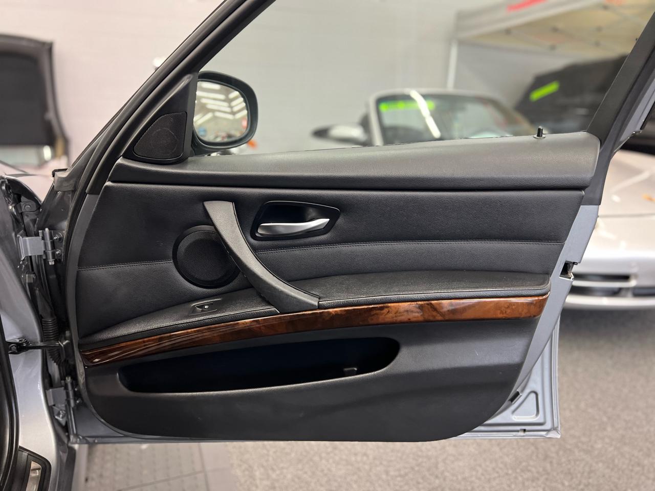 BMW 3-Series  2011