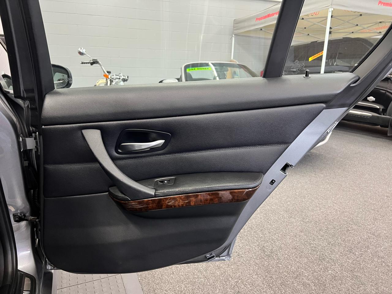 BMW 3-Series  2011