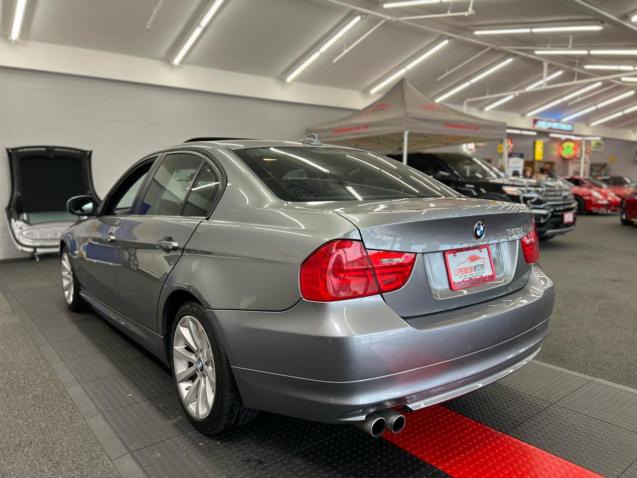 BMW 3-Series  2011