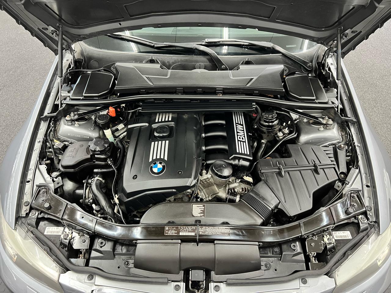 BMW 3-Series  2011