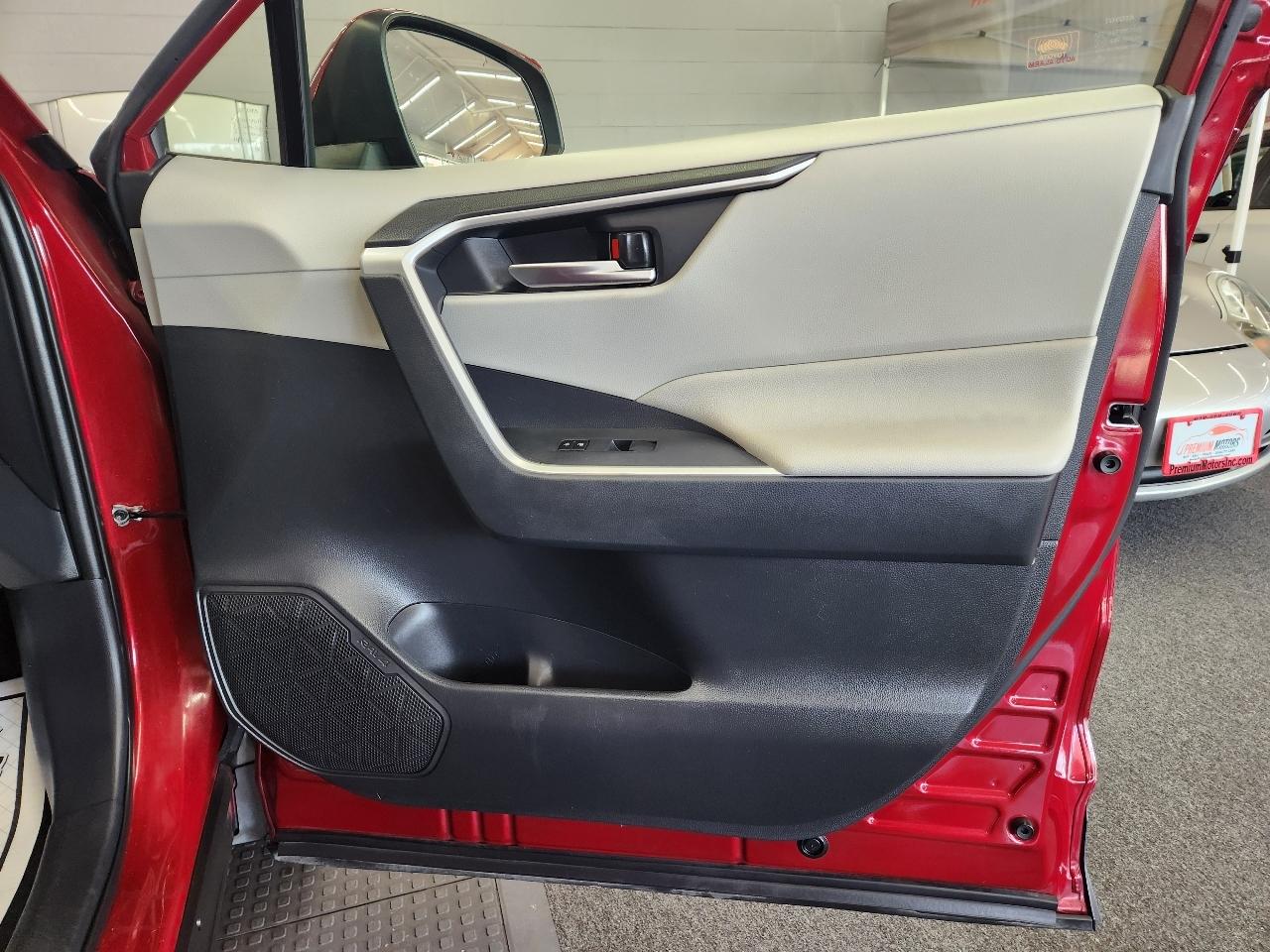 Toyota RAV4 XLE 2019