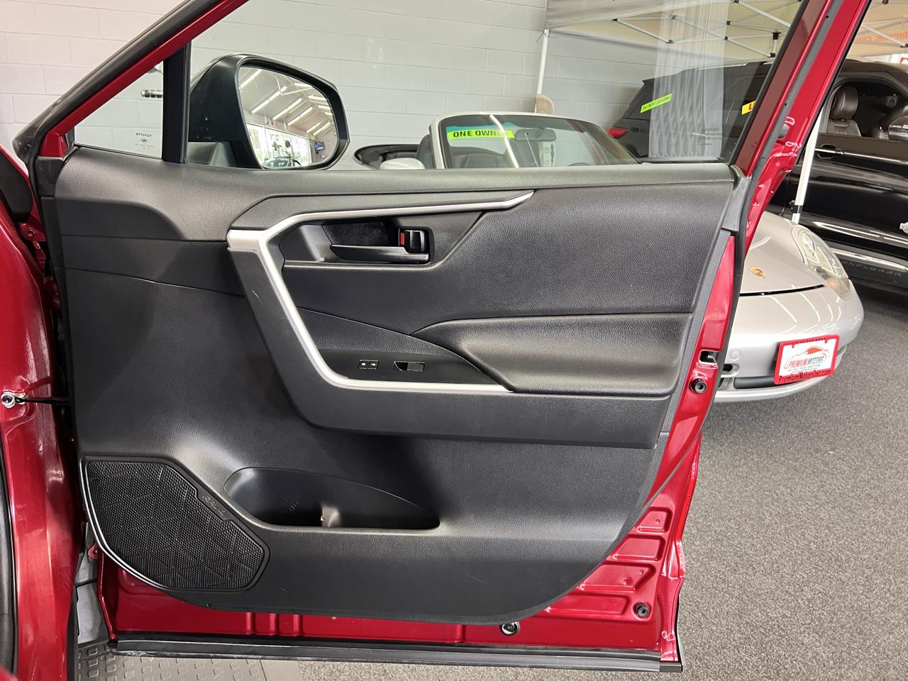 Toyota RAV4 LE 2019