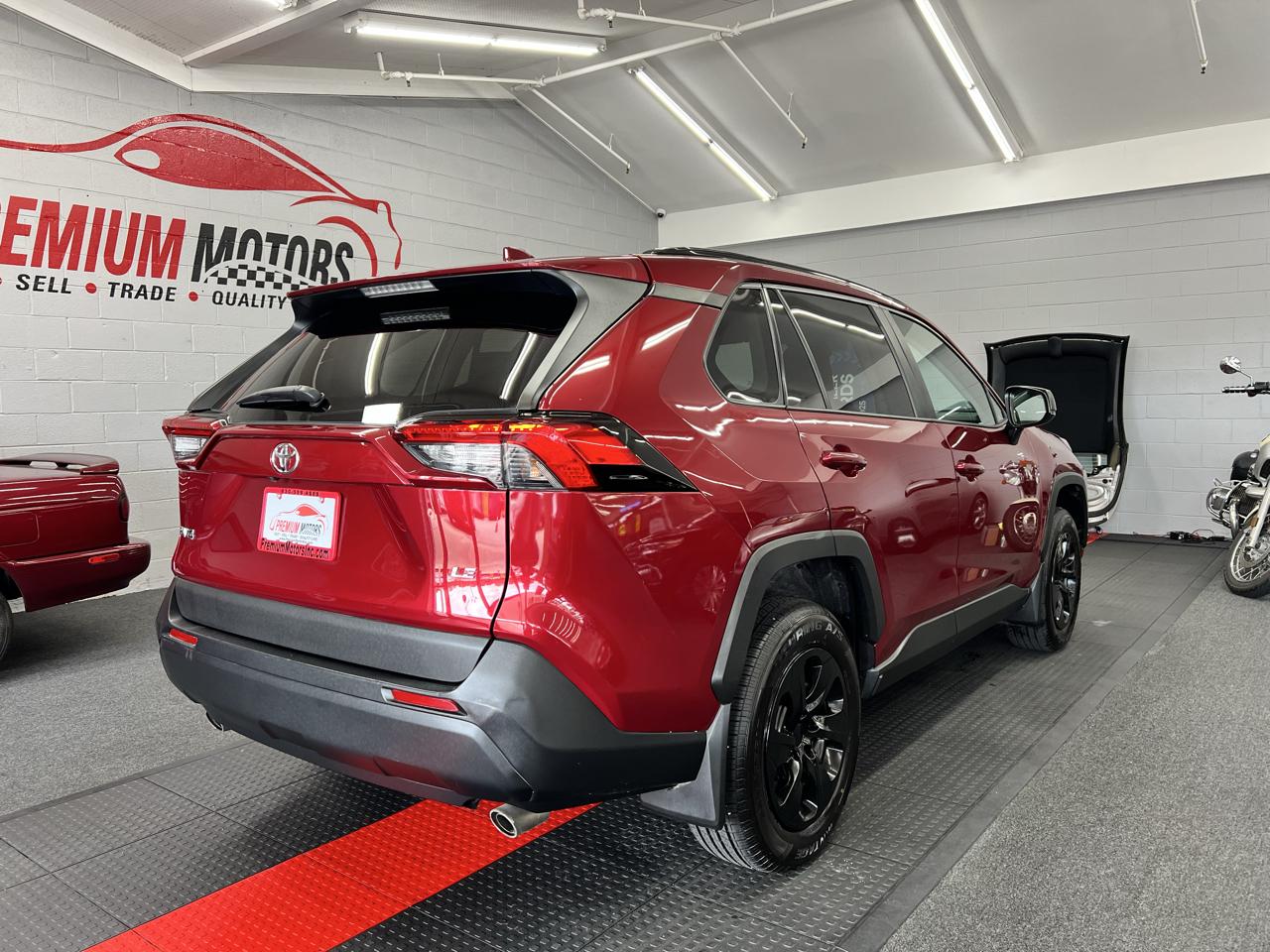 Toyota RAV4 LE 2019