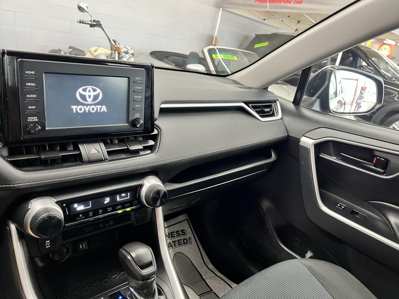 Toyota RAV4 LE 2019