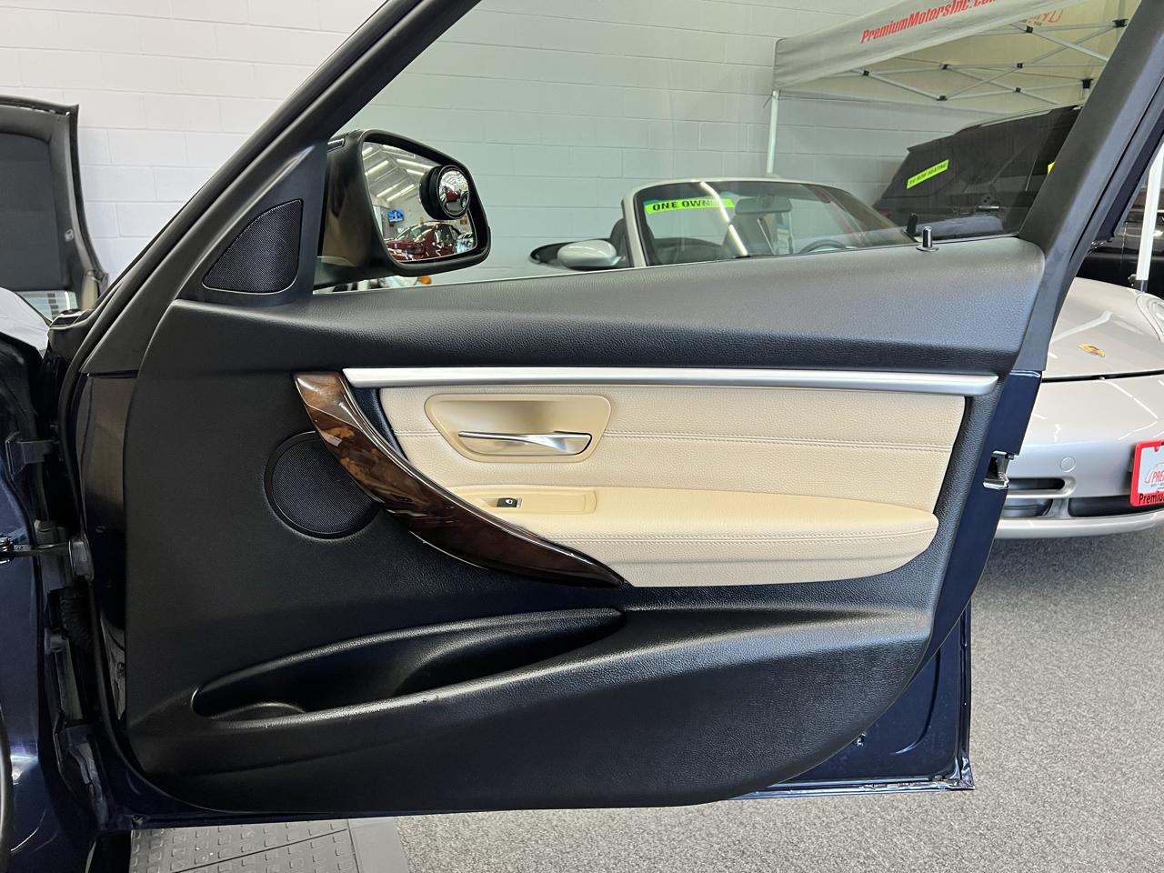 BMW 3-Series  2017
