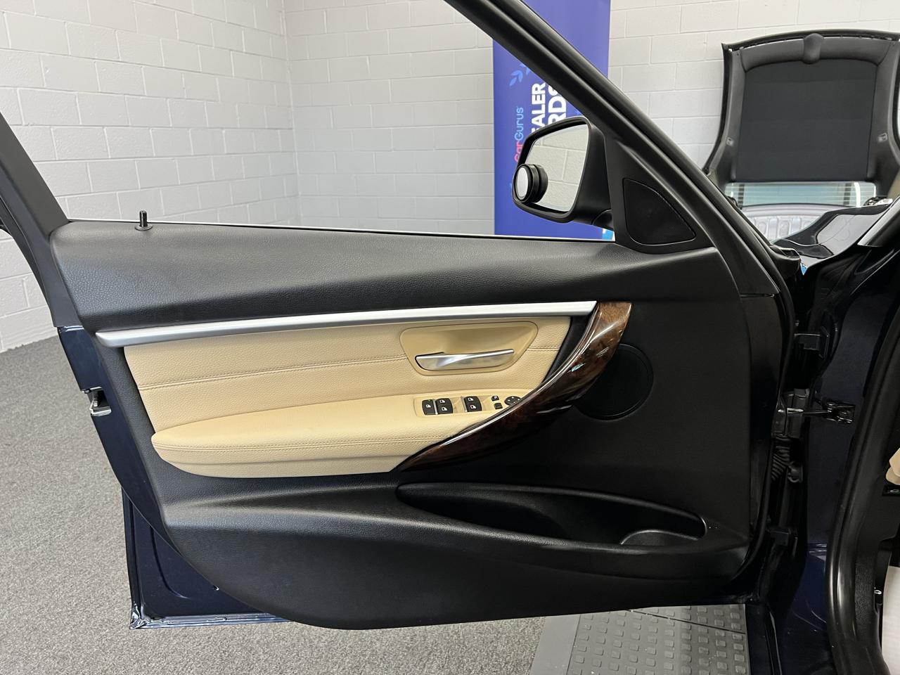 BMW 3-Series  2017