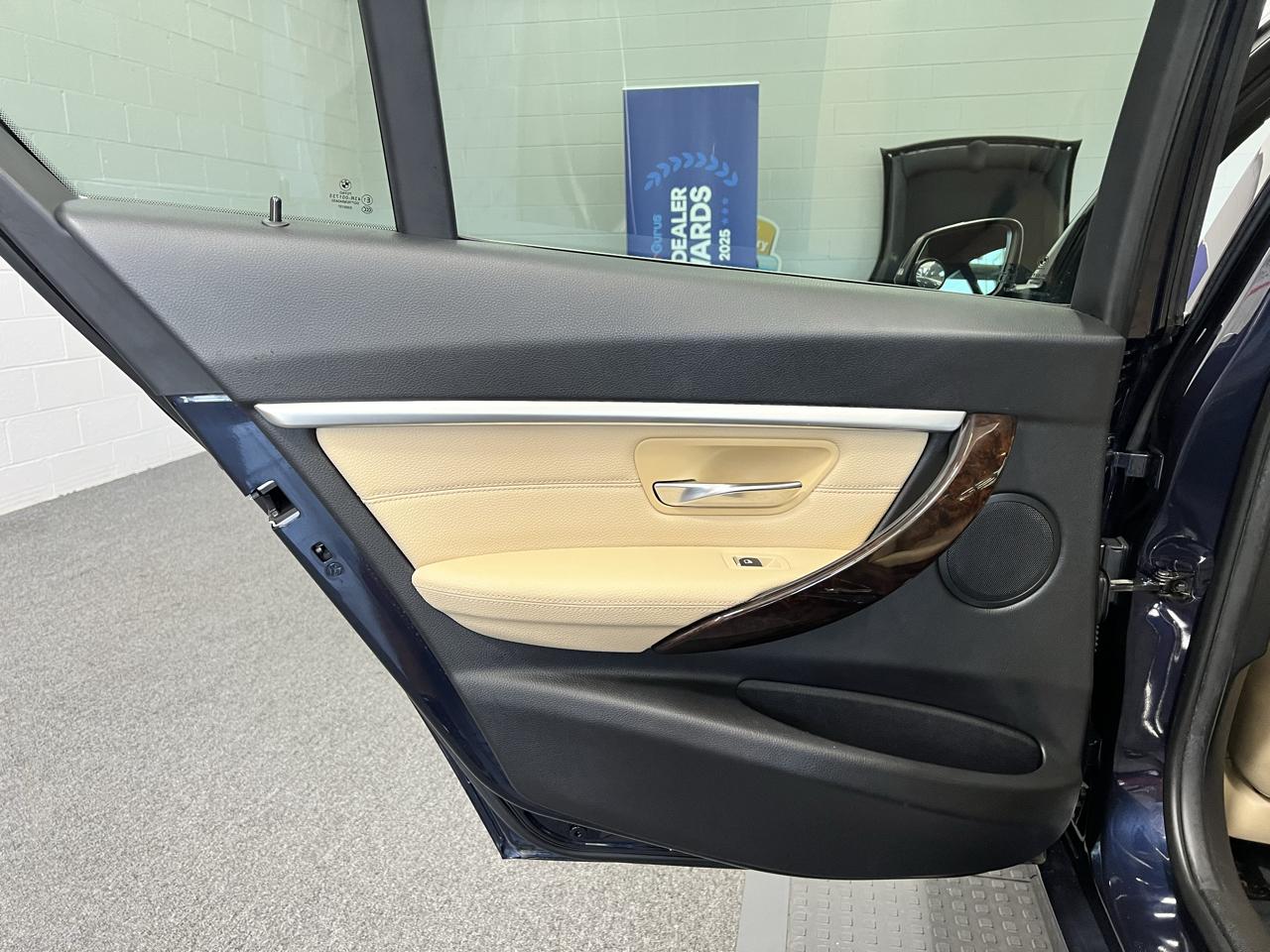 BMW 3-Series  2017