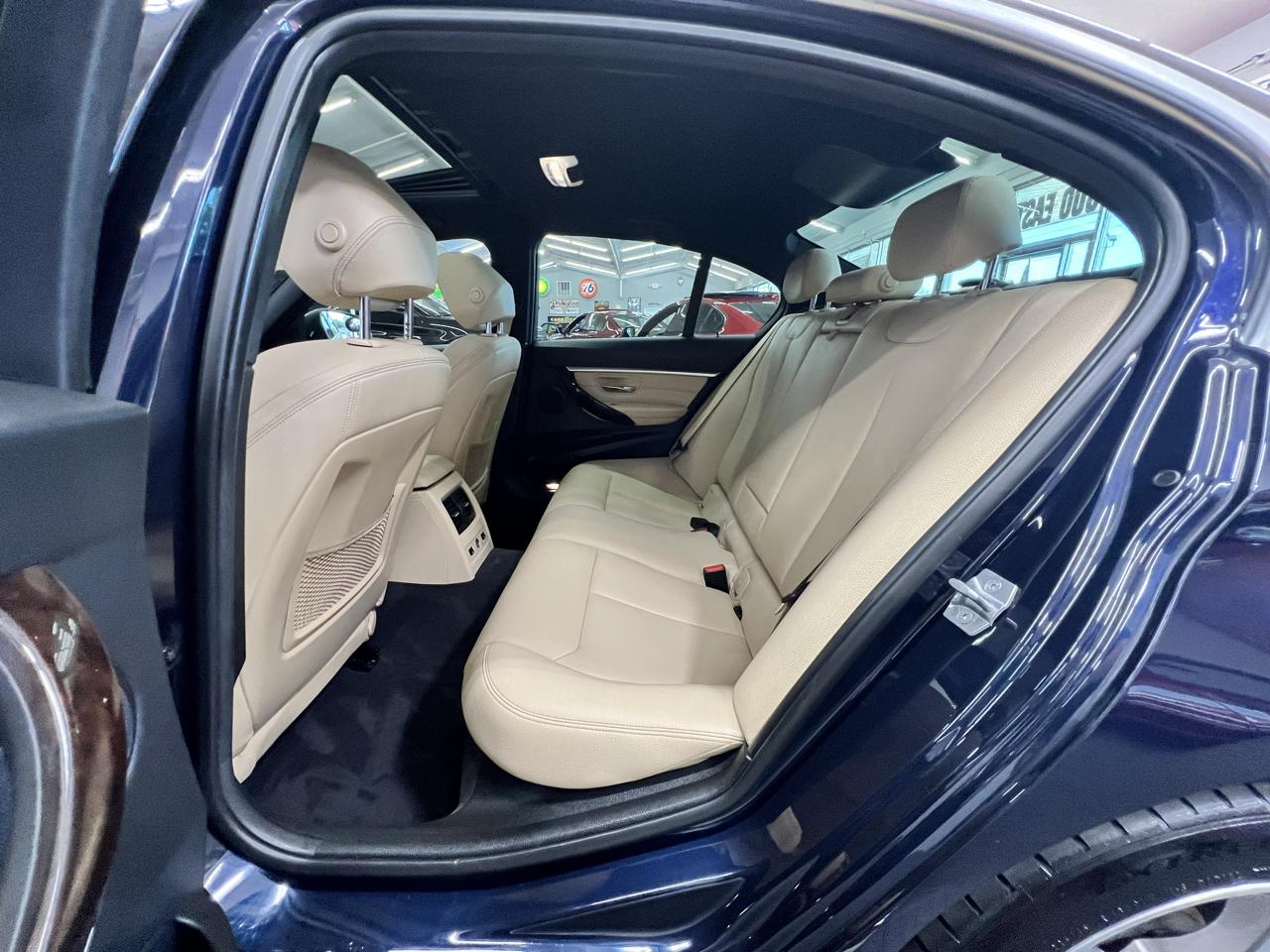 BMW 3-Series  2017