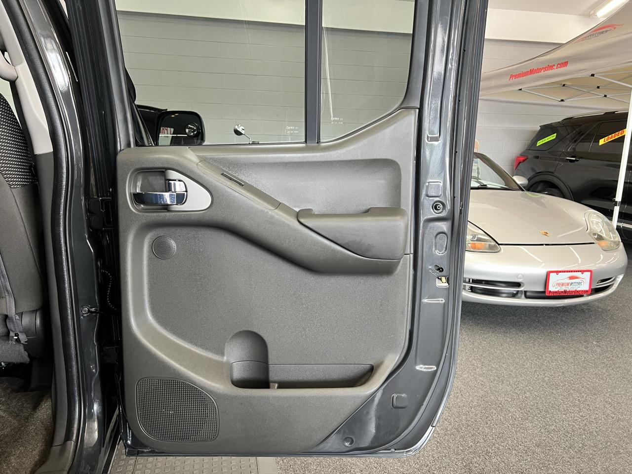 Nissan Frontier  2015