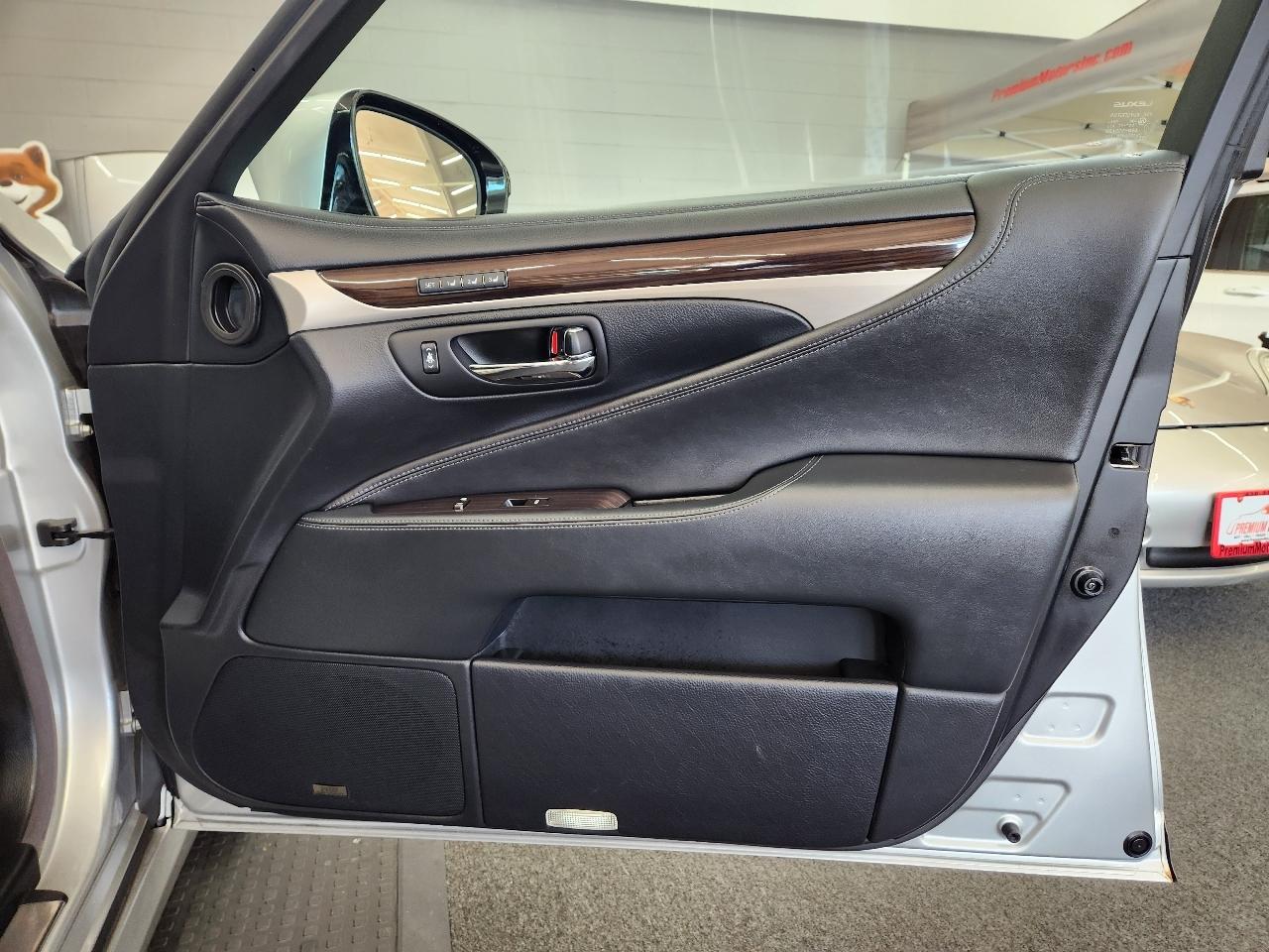 Lexus LS 460  2013