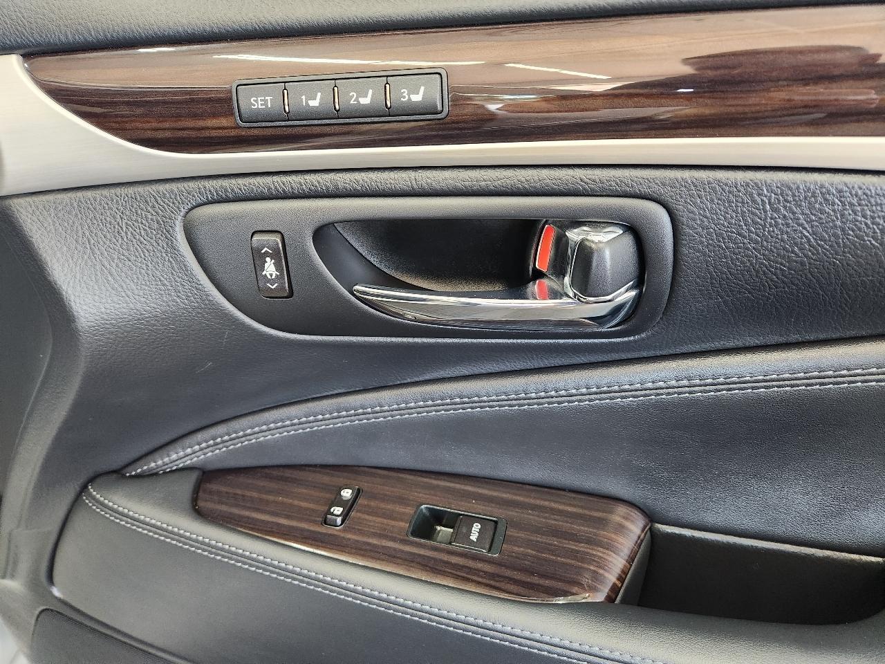 Lexus LS 460  2013