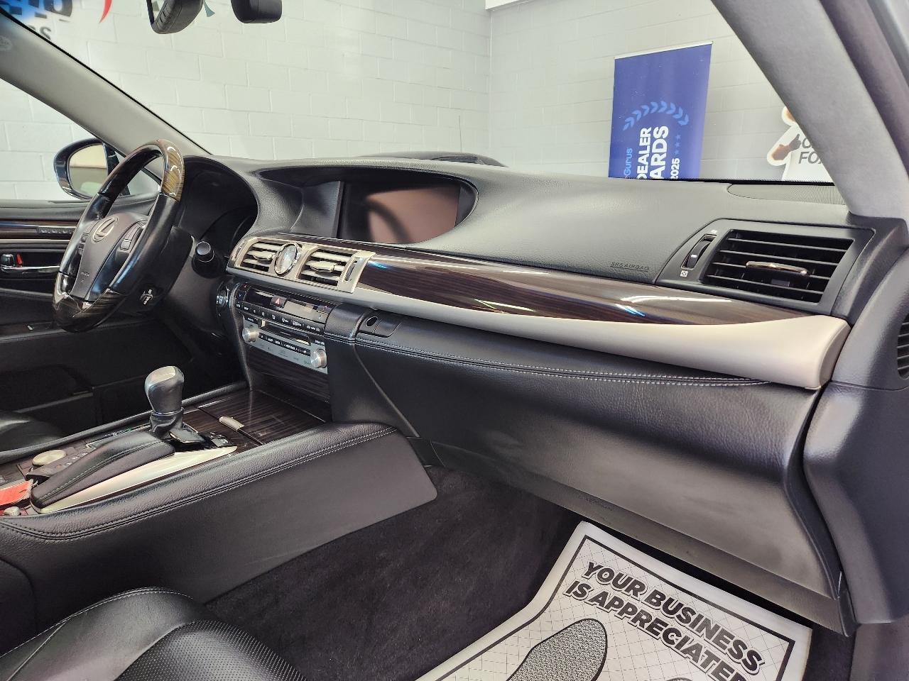 Lexus LS 460  2013